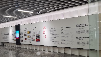 中億?；?dòng)滑軌屏為重慶市輕工業(yè)學(xué)校打造智慧校園