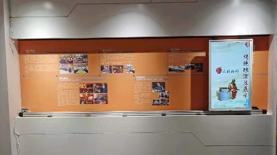 云南陸良黨群服務(wù)中心引入滑軌屏、拼接屏、一體機(jī)打造信息平臺(tái)