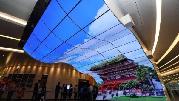 OLED顯示屏未來可期，商顯行業(yè)之旅中億睿科技伴你同